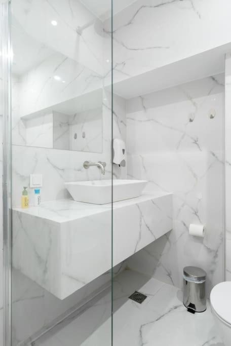 Apartamento Cozy, Luminous And Comfy 5 Min Walk To Acropolis Atenas Exterior foto